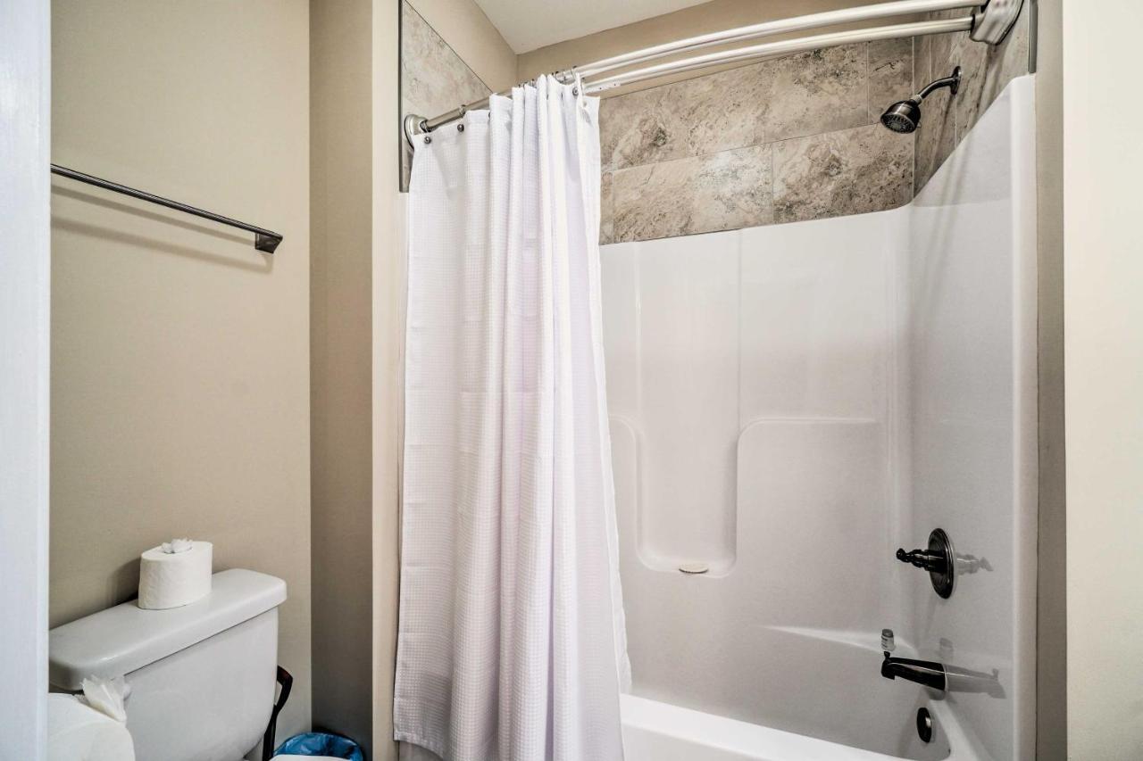 Chic Townsend Condo With Saltwater Pool! Bagian luar foto